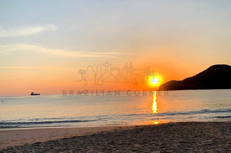 300m from the beach ,AC, BBQ| Brazilian Corner