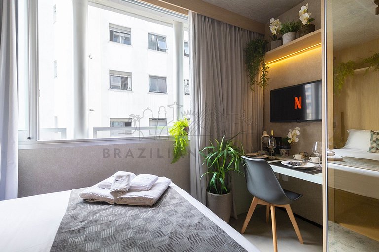 Close to the Subway, pool | Brazilia Corner