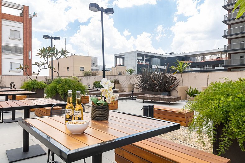 Estúdio moderno em Pinheiros com AC e Rooftop