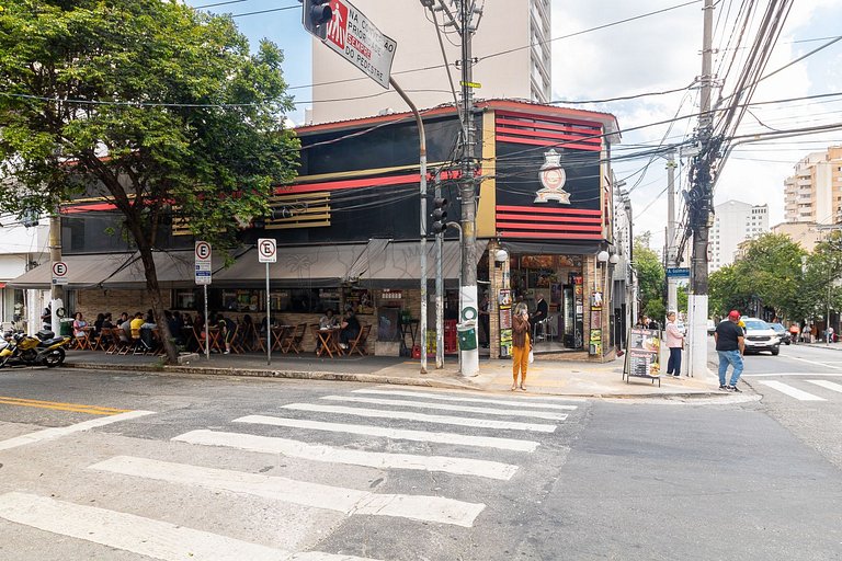 Estúdio moderno em Pinheiros com AC e Rooftop