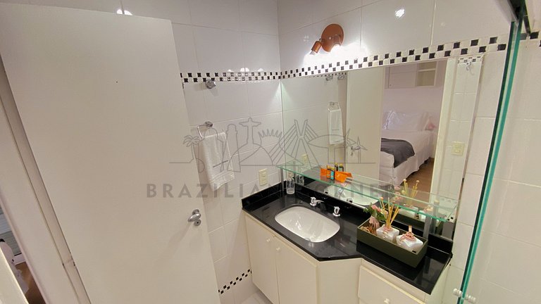 Jacuzzi, AC, park, Av Faria Lima |Brazilian Corner