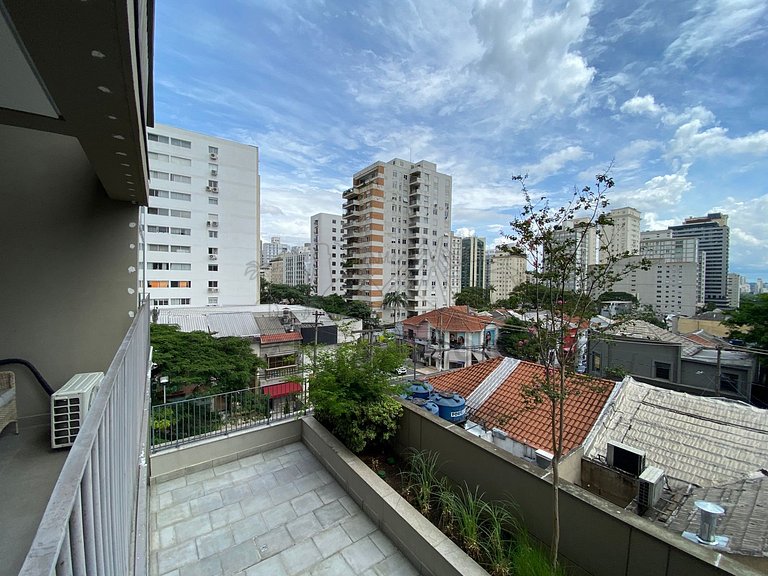 Piscina, academia, AC, Metrô |Brazilian Corner