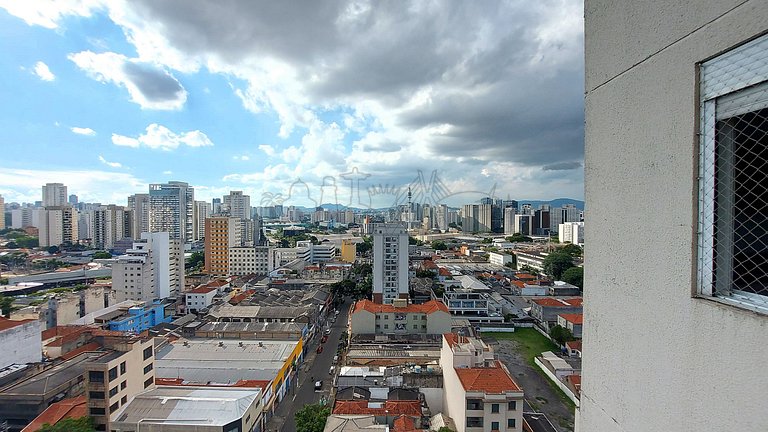 Piscina, academia e vaga | Brazilian Corner