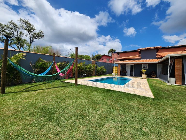 Piscina, churrasqueira, natureza | Brazilan Corner