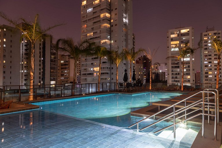 Pool, gym , air conditioning | Brazilian Corner