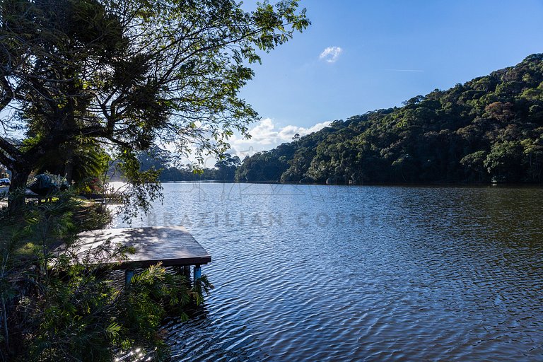 Vista para o Lago , lareira | Brazilian Corner